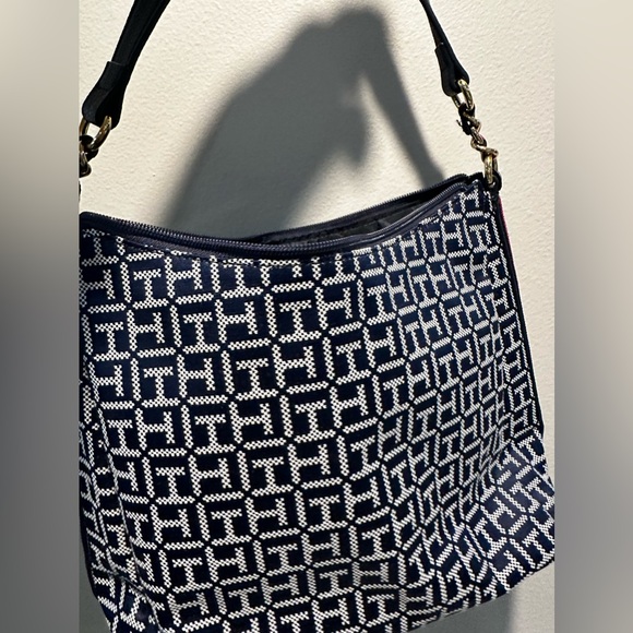 Tommy Hilfiger Navy and White Patterned Bag New no tags - Picture 4 of 6